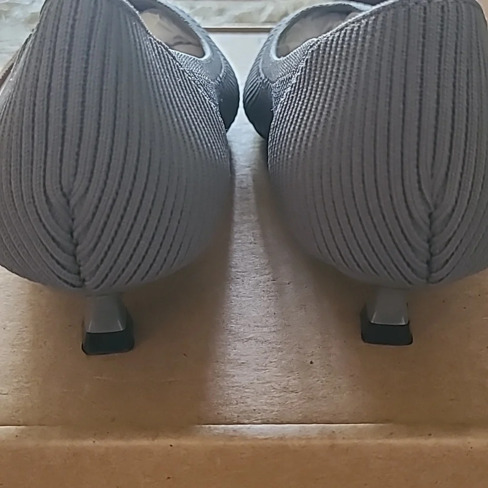 Elegant Gray Women's Flats - Picture 5 of 6